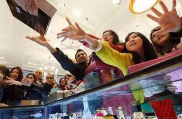 女人的骚逼下载中国人依然爱赴日旅游 消费已由爆买转向网购
